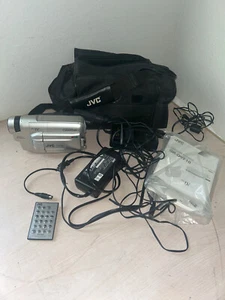 JVC GR-DVF10U MiniDv Digital Cybercam Camcorder Camera W/ Battery and extras - Picture 1 of 14