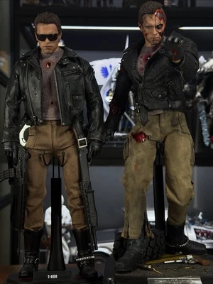 Hot Toys MMS238 Terminator T-800 Battle Damage Version + Extra Custom Bodies - Image 1 of 4