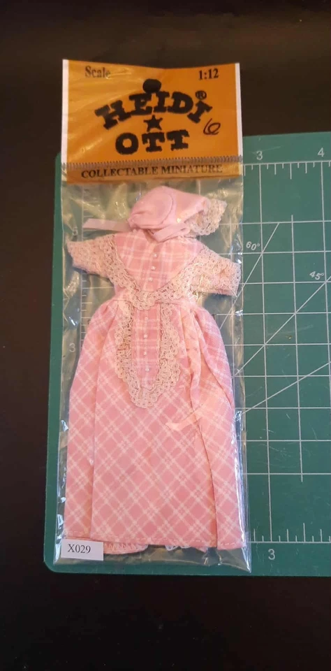 Vestido Heidi Ott Casa de Muñecas Miniatura Escala 1" Foto 1 de 1