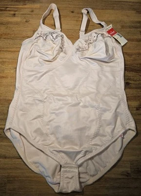 Triumph trouser corselet Elasti Cross + cotton BS, size 105 C, skin, new & original packaging * Vintage - Image 1 of 4