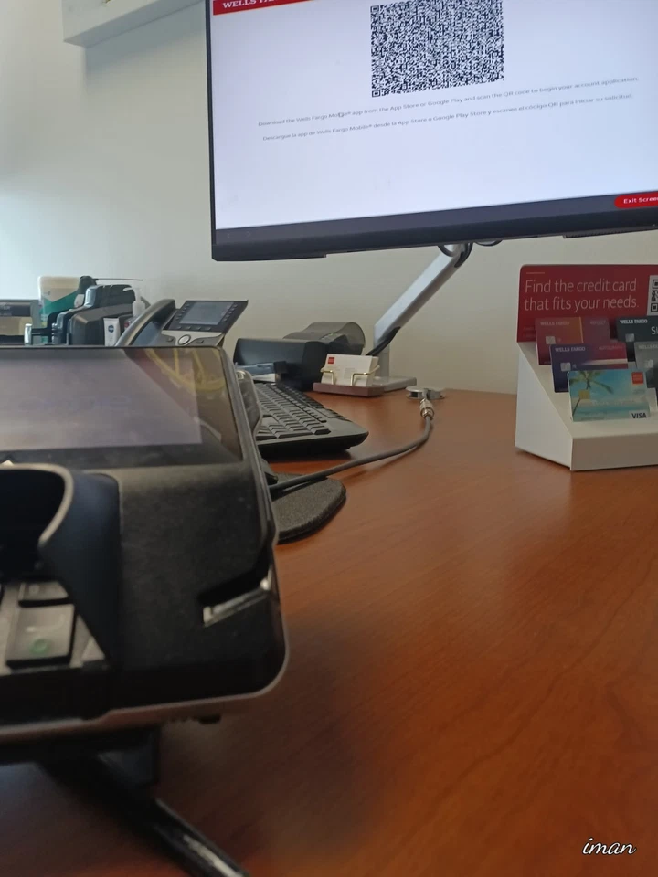 Apple iPhone 7 - 32GB | 128GB | 256GB - Unlocked Verizon AT&T T-Mobile Metro - Image 1 of 4