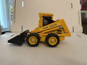 Ertl John Deere Skid Steer Bobcat Style Loader Bucket Diecast 1:32 Moveable 2” - Picture 1 of 9