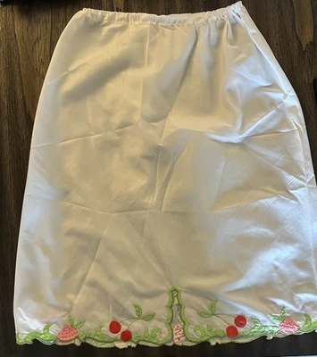 De colección Usado en Excelente Condición Odette Barsa Slip Cereza, Fresa y Pera Borde Foto 1 de 4