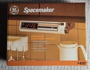 NEW  Vintage GE Spacemaker UNDER CABINET Kitchen AM/FM RADIO w/ Clock 7-4212 - Picture 1 of 3