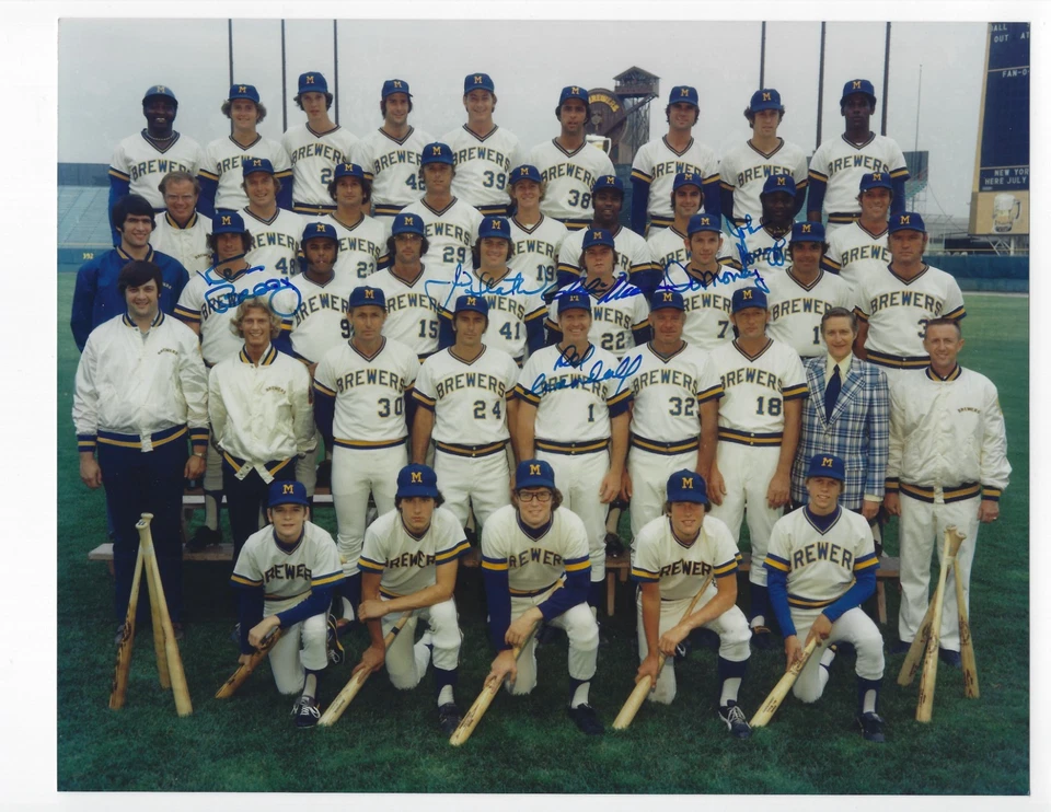 Foto 8x10 firmada por el equipo de los Cerveceros de Milwaukee 1974 automática con 6 autógrafos Foto 1 de 1