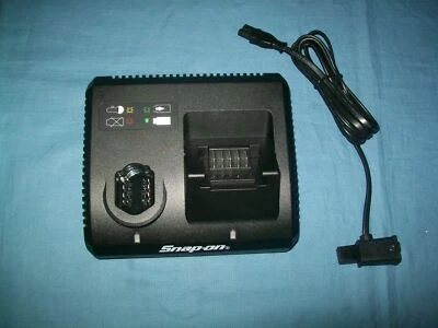NUEVO Cargador Snap-on™ 14,4 V 18 V doble bahía CTC131A Tiempo de inactividad reducido Foto 1 de 4