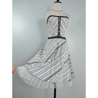 Vestido midi hasta la rodilla blanco negro encaje floral rayas coqueta solero novia Foto 1 de 4