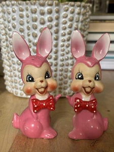 Elvin/Arnart Vintage Japan rosa Hase Kaninchen, rote Schleifen Salz und Pfefferstreuer - Bild 1 von 9