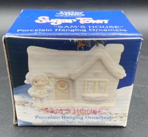1994 Precious Moments Sugar Town SAM'S HOUSE Porzellan Ornament #530468 SAMS - Bild 1 von 4