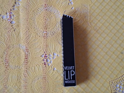 Banana Beauty Velvet Lip Mousse in Queen B 4ml NUOVO IMBALLO ORIGINALE - Immagine 1 di 2