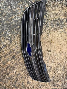 Grille CHEVY IMPALA 00 01 02 03 04 05 - Picture 1 of 6