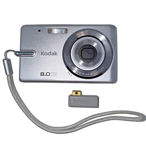 Kodak KKL M883 8.0 Mega Pixels Digital Camera Silver UNTESTED - Picture 1 of 13