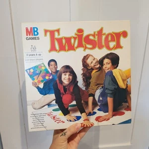 Twister Game Vintage MB Games 1996 Edition Family Complete excellent Condition - Picture 1 of 3