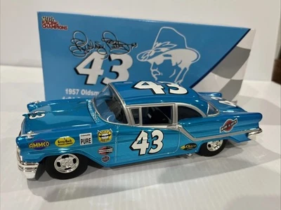 #43 Richard Petty 1957 Oldsmobile techo rígido RC 2 #117/200 azul cromo hermoso Foto 1 de 4