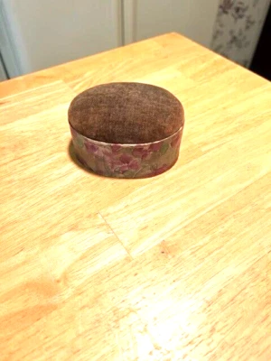 AMERICAN EARLY 19TH CENTURY LIDDED OVAL PIN CUSHION WITH APPLIED PAPER VELVET TO - Image 1 of 4