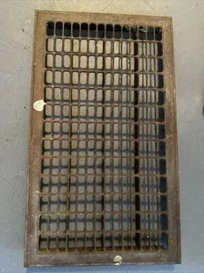 NW 2 antiker Kaltluftrücklauf-/Heizrost aus Blech - Bild 1 von 4