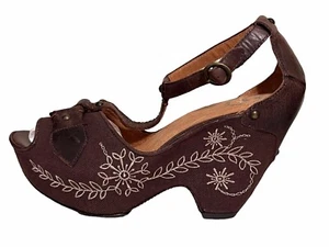 Ariat Vista Women’s Size 8 Brown Floral Wedge Sandals T-Strap NWOB - Picture 1 of 10