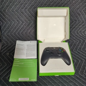 Microsoft Xbox One Wireless Controller Model 1697 EX6-00001 - Picture 1 of 5
