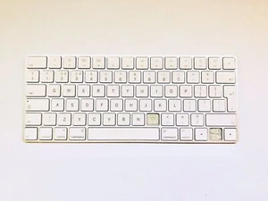 A1644 Apple iMac Magic Keyboard Zamienne klawisze Nakładki Zawiasy 1x Klips na klucze i zawias - Zdjęcie 1 z 1