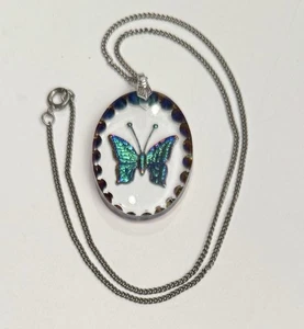 Kristall Intaglio irisierender Regenbogen Schmetterling silberfarbene Halskette  - Bild 1 von 5