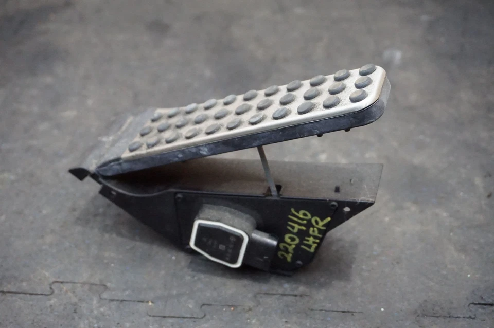 Accelerator Gas Pedal OEM & Sensor Mercedes Benz S-Class S400 S550 S600 S63 2015 - Image 1 of 4