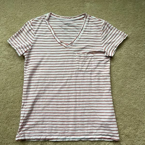 Camiseta Universal Thread Beige Rayas Monterey Cuello en V - XS - USADA EN EXCELENTE ESTADO - 100% Algodón - Imagen 1 de 6