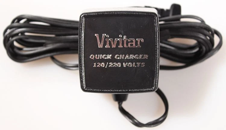 VIVITAR QUICK CHARGER 120/220V - Image 1 of 1