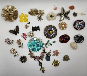Flower Craft Jewelry Pieces Junk Drawer 30 Different Pieces - Bild 1 von 24
