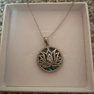 Colar de prata OneFinity força de cura lótus novo na caixa - Imagem 1 de 4