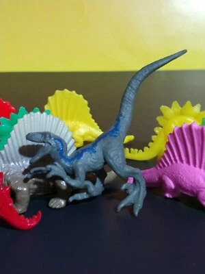Lote de 16 Juguetes de Dinosaurio 1 Mini JW Raptor Azul y 15 Mini Juguetes de Dinosaurio Foto 1 de 4