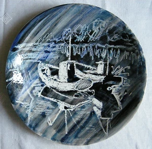 assiette decor petit bateau de peche dans une crique m;l; impe kersoal - Bild 1 von 1