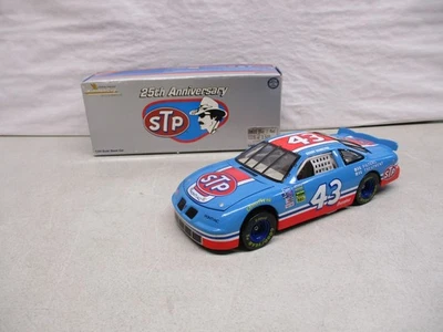 Acción Bobby Hamilton STP 1996 25 aniversario 1979 azul/rojo 1/24 Foto 1 de 3