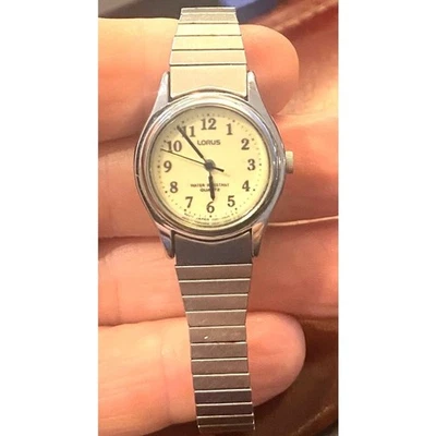 Reloj Lorus Mujer 22mm Tono Plateado De Colección, V821-0120, Resistente al Agua Foto 1 de 3