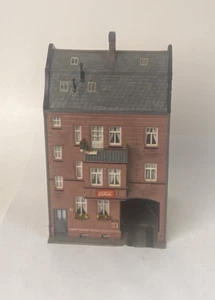 Kibri HO 8352 City Row House With Drive Through Cardboard & Plastic - Picture 1 of 6