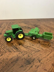 Ertl 1/64 John Deere Diecast & Plastic Tractor and Implement Square Bailer - Bild 1 von 6
