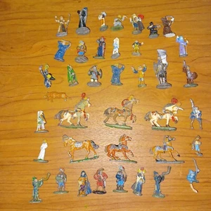 Ral Partha: Vintage 28mm Metal Miniatures - 34 CHARACTERS + 6 HORSES - Picture 1 of 3