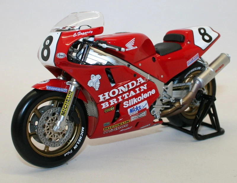 Univ Hobbies Escala 1/12 Metal Modelo UH4822 Honda RC30 Carl Fogarty 1990 OIM Win Foto 1 de 4