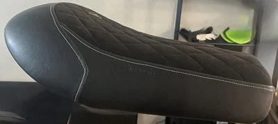 Asiento personalizado Triumph Street Scrambler 17-22 Foto 1 de 3