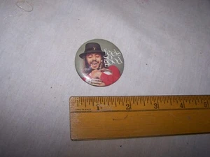 Vintage CHUCK MANGIONE Pinback Button Pin FÜHLT SICH SO GUT AN - Bild 1 von 2