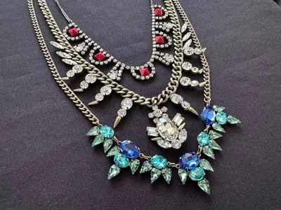 Audaz Acrílico Gema Pico Tono Dorado Cadena Multi Hilo Dramático Collar Distintivo Foto 1 de 4