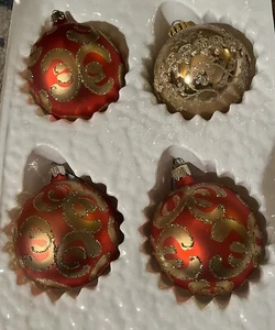 Juego de cuatro clásicos navideños vintage de adornos de vidrio decorados a mano Commodore - Imagen 1 de 3