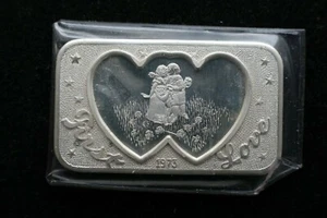 KAPPYSCOINS G3590 1973 FIRST LOVE LIMITED EDITION SILVER TROY OZ ART BAR - Picture 1 of 2