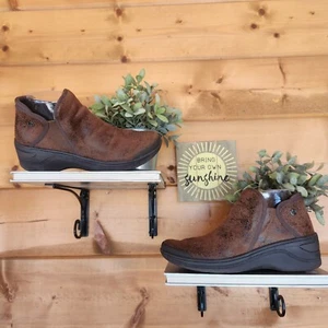 BZees Domino Whiskey Brown Ankle Booties Wedge Boots Stretch Comfort Zip Sz 8.5M - Picture 1 of 13