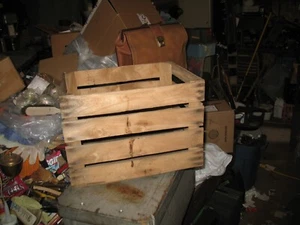VTG WOOD APPLE FRUIT POTATO CRATE BOX 17 x 14 x 12 MOVIE PHOTO PROP DECOR - Picture 1 of 6