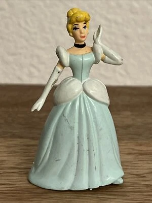 "FIGURA DE ACCIÓN JUGUETE CENICIENTA DISNEY 3"" (USADA)" Foto 1 de 4