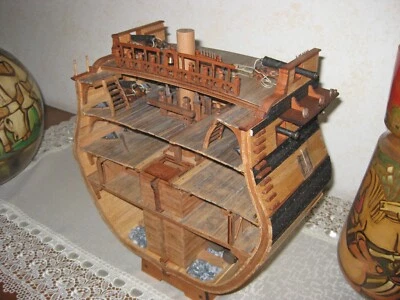 SEZIONE TRASVERSALE USS BONHOMME RICHARD ** completamente  ASSEMBLATA ** 1:48 - Immagine 1 di 4