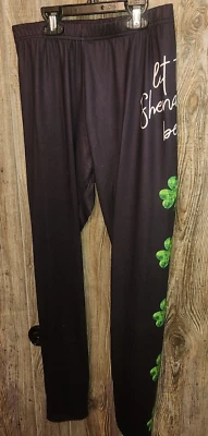 Legging Feminina Dia de São Patrício "Let the Shenanigan's Begin" Tamanho G Trevo - Imagem 1 de 4