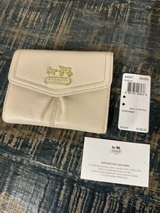 Coach Madison Leather Wallet w/ Credit Cards Beige NWT $128 Retail - Picture 1 of 9