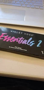 VIOLET VOSS ESSENTIALS 2 EYESHADOW PALETTE Brand New!! (GB70) - Picture 1 of 3
