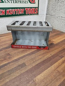 B2- RARE vintage MILLERS FALLS Wood Chisels Hardware Store Display Rack Sign - Foto 1 di 9